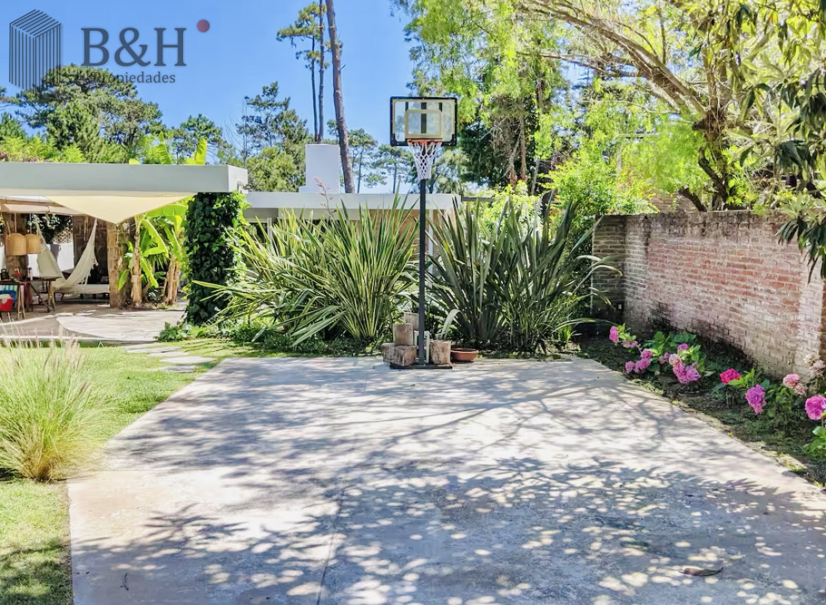 Casa ID.5525 - Muy Buena Casa de 3 Dormitorios, Piscina y Parrillero en Playa Mansa, Alquiler de Temporada