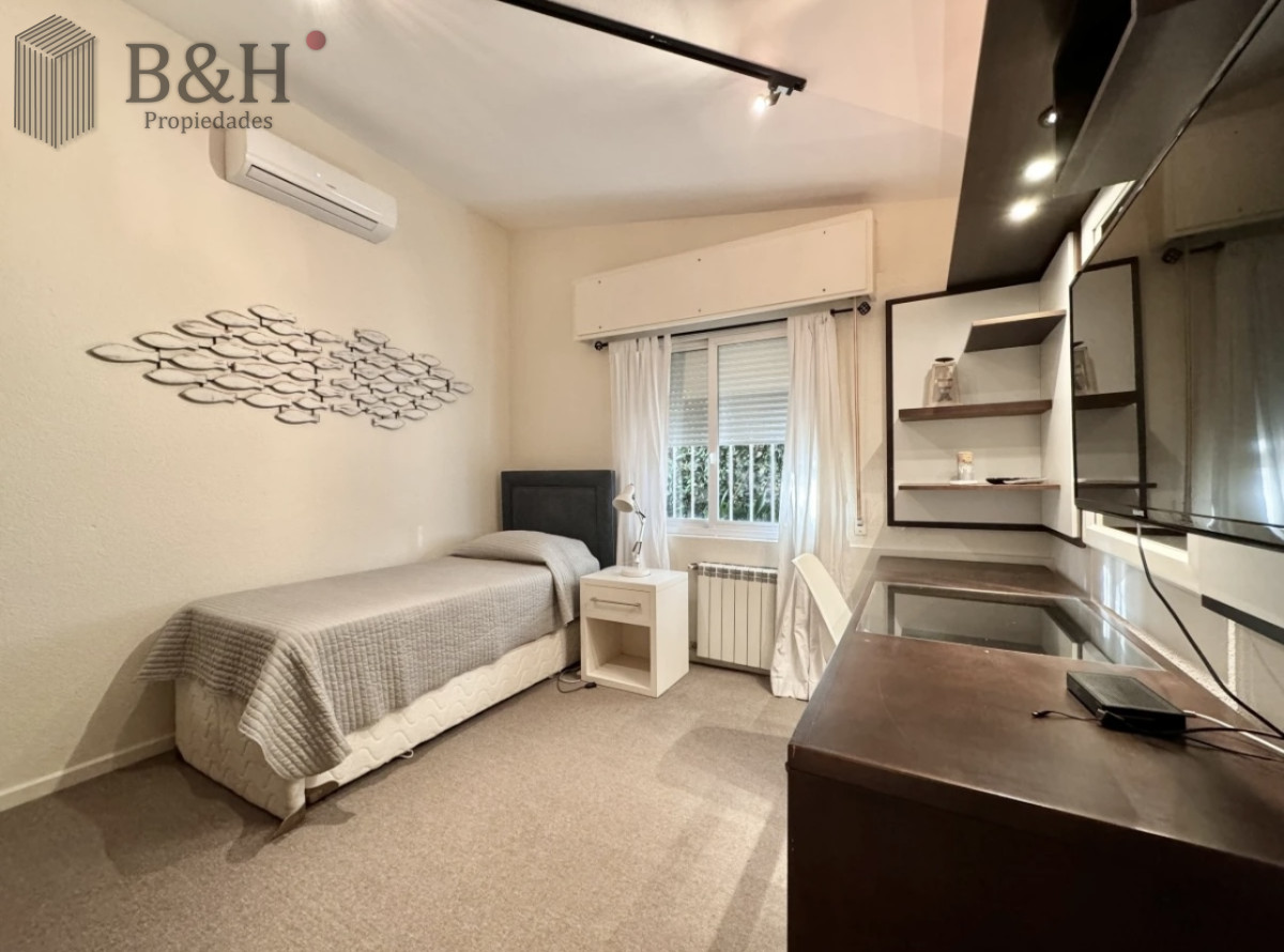 Casa ID.5406 - Moderna Casa de 4 Dormitorios en Playa Mansa a 150 metros del Mar