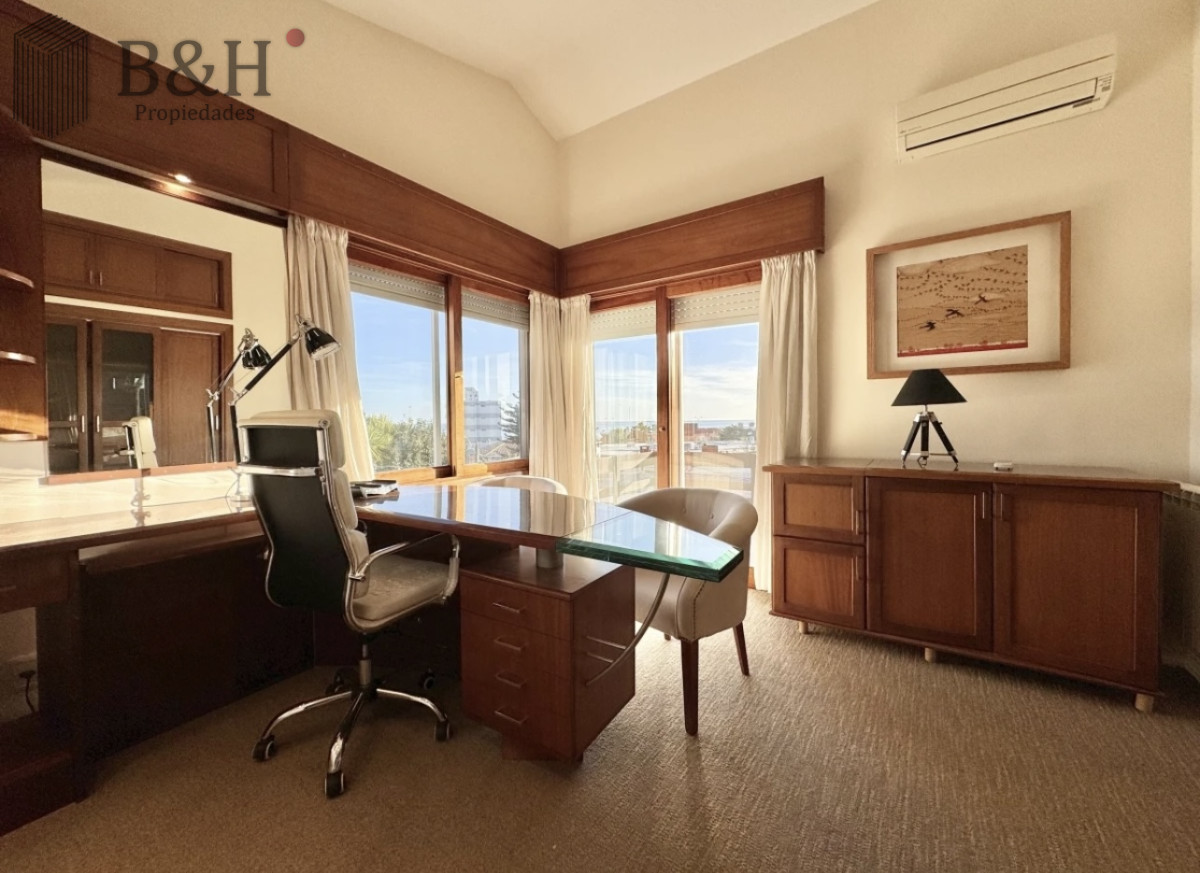 Casa ID.5406 - Moderna Casa de 4 Dormitorios en Playa Mansa a 150 metros del Mar