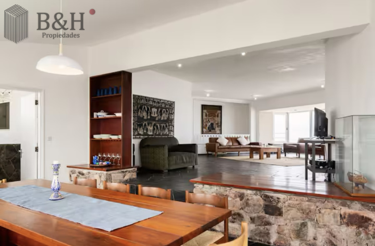 Casa ID.2158 - Gran Casa en Venta sobre el Mar de 5 Dormitorios y Dependencia en Península, Punta del Este