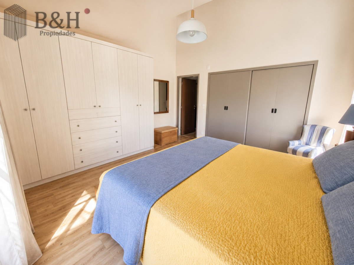 Casa ID.8106 - Moderna Casa de 4 Dormitorios con Piscina Climatizada y Barbacoa en Punta del Este