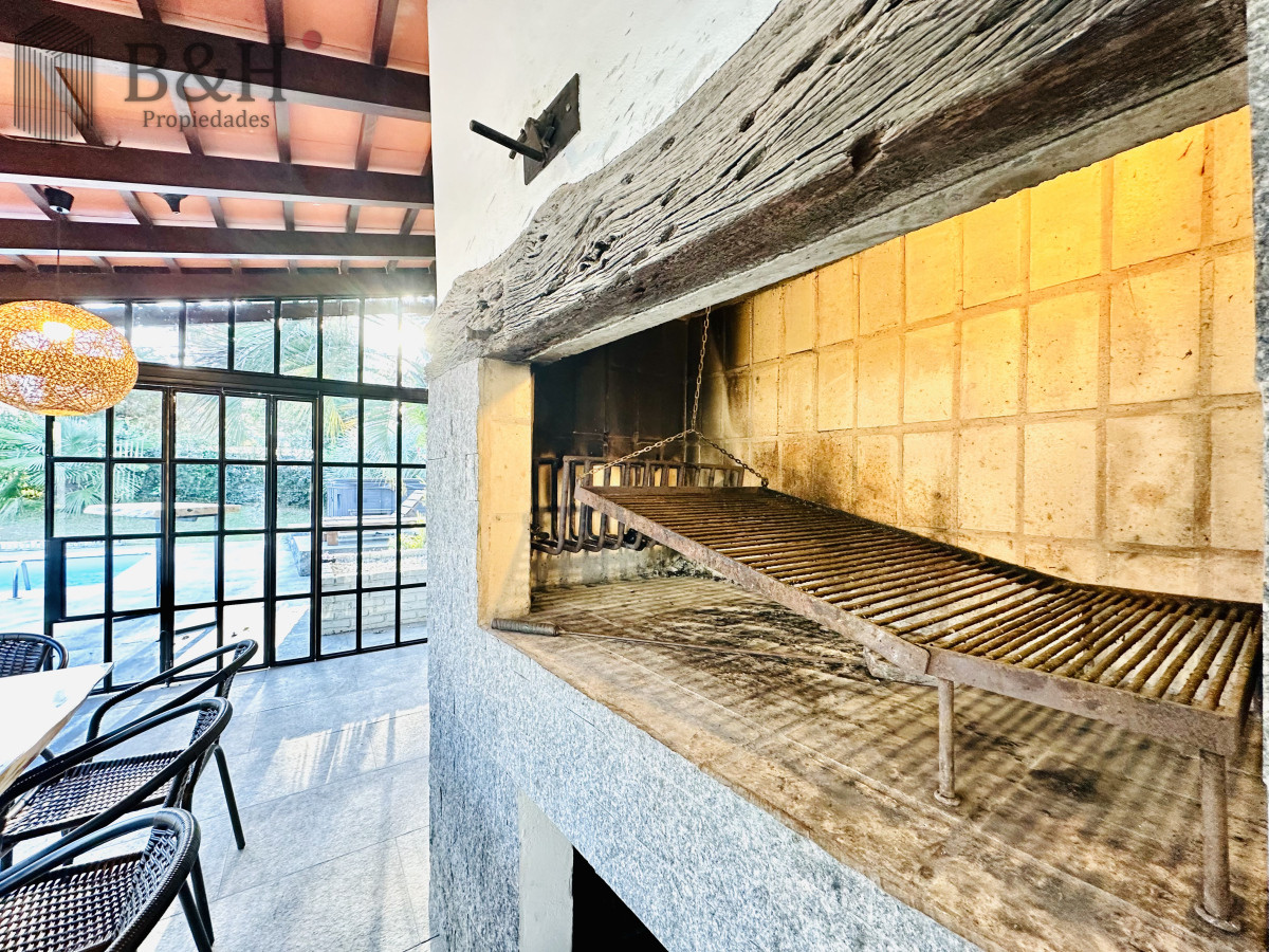 Casa ID.5399 - Espectacular Casa Moderna de 5 Dormitorios con Piscina Climatizada en Alquiler de Temporada