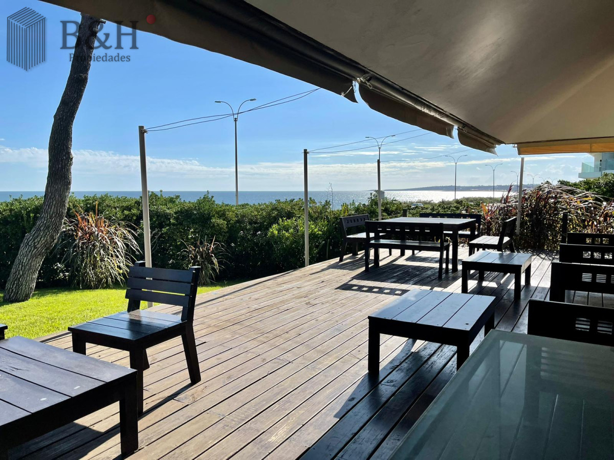 Casa ID.4884 - Espectacular Casa de 4 Dormitorios Frente a Playa Mansa - Punta del Este