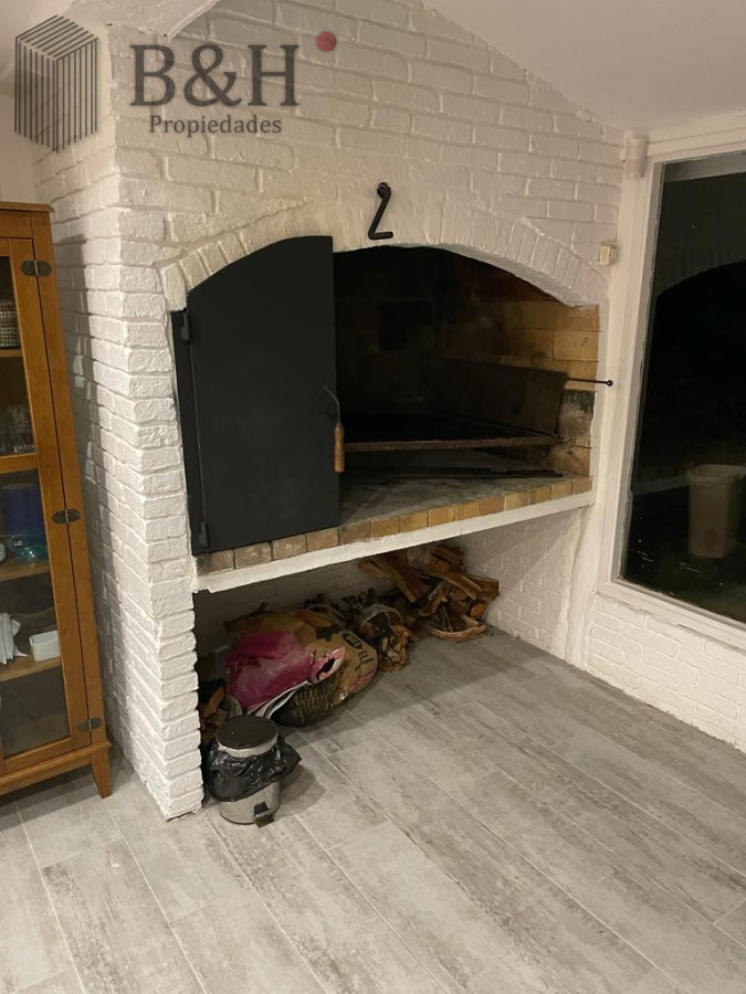 Casa ID.258 - Excelente Casa de 4 Dormitorios y Piscina a una Cuadra del Mar 