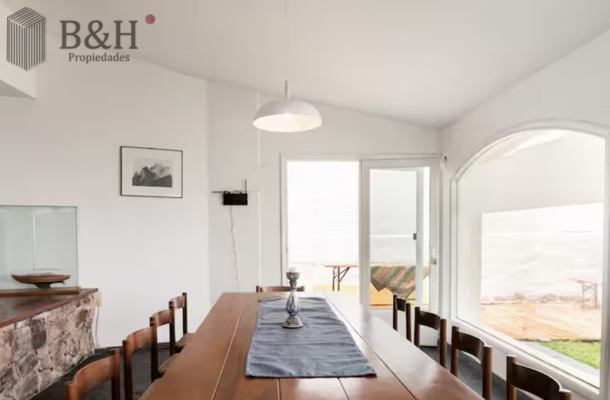 Casa ID.2158 - Gran Casa en Venta sobre el Mar de 5 Dormitorios y Dependencia en Península, Punta del Este