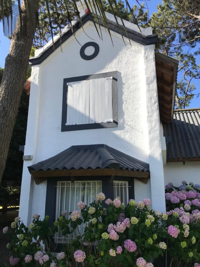 Casa ID.5618 - Casa de 3 Dormitorios más Dependencia y Piscina, en Aidy Grill Punta del Este, Ubicada a pasos del Mar