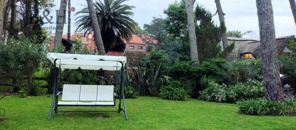 Casa ID.5618 - Casa de 3 Dormitorios más Dependencia y Piscina, en Aidy Grill Punta del Este, Ubicada a pasos del Mar