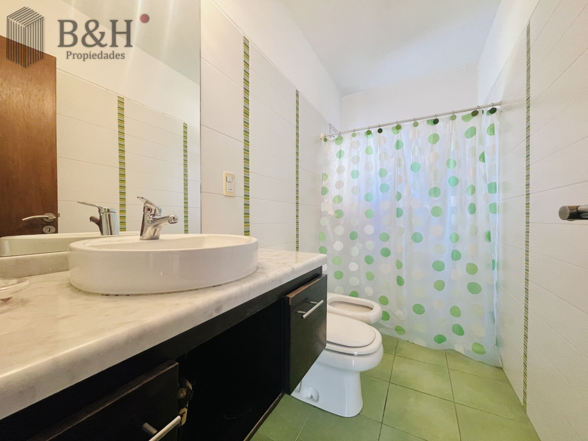 Casa ID.3363 - Muy Buena Casa de 5 Dormitorios y Piscina en Rincón del Indio, a Pocos Metros del Mar