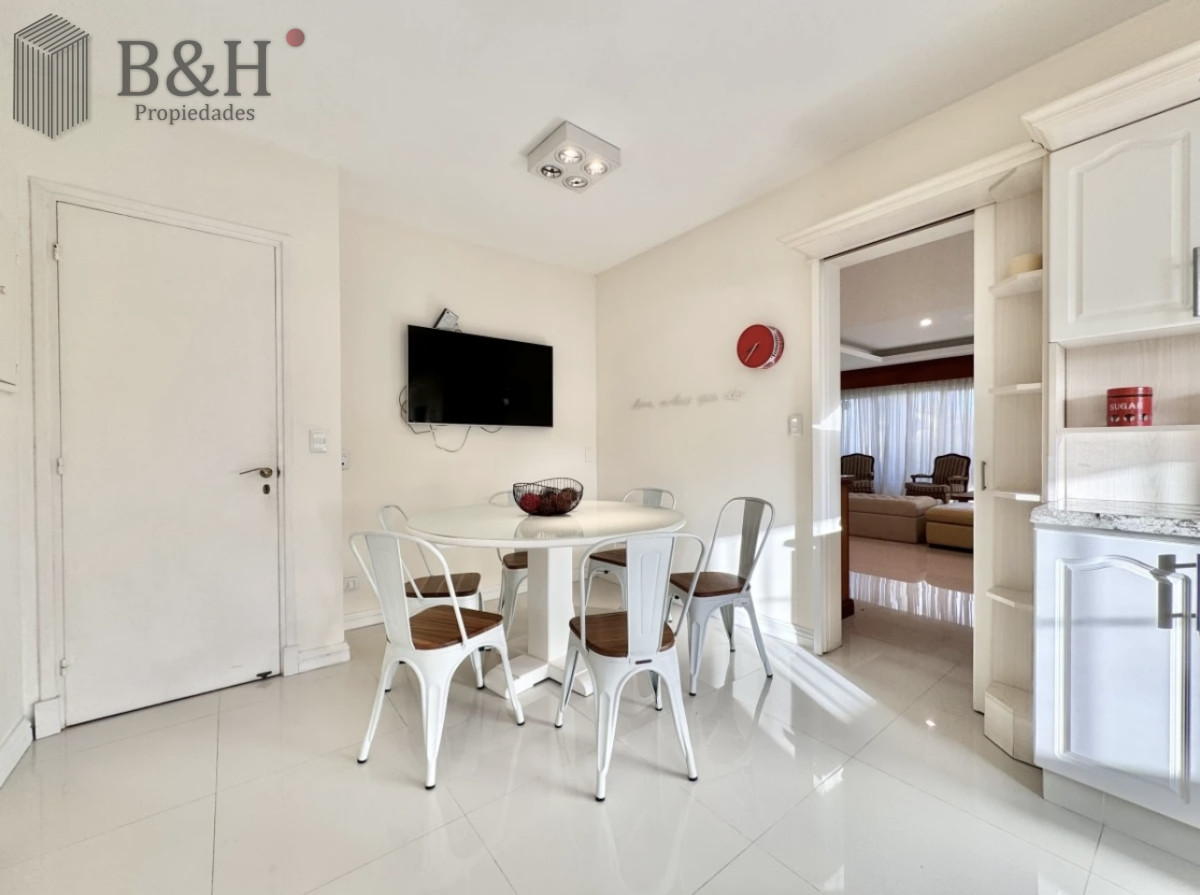Casa ID.5406 - Moderna Casa de 4 Dormitorios en Playa Mansa a 150 metros del Mar