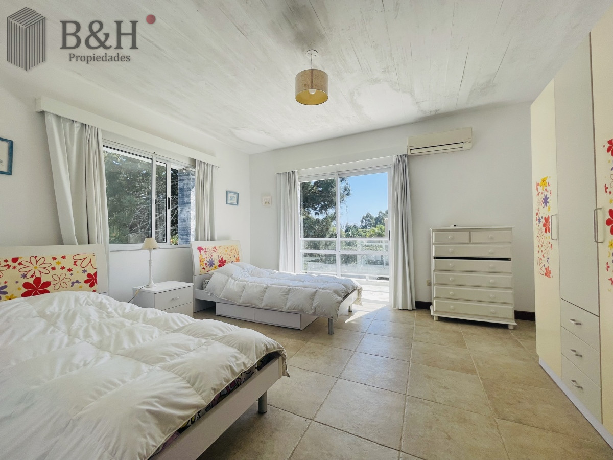 Casa ID.3363 - Muy Buena Casa de 5 Dormitorios y Piscina en Rincón del Indio, a Pocos Metros del Mar
