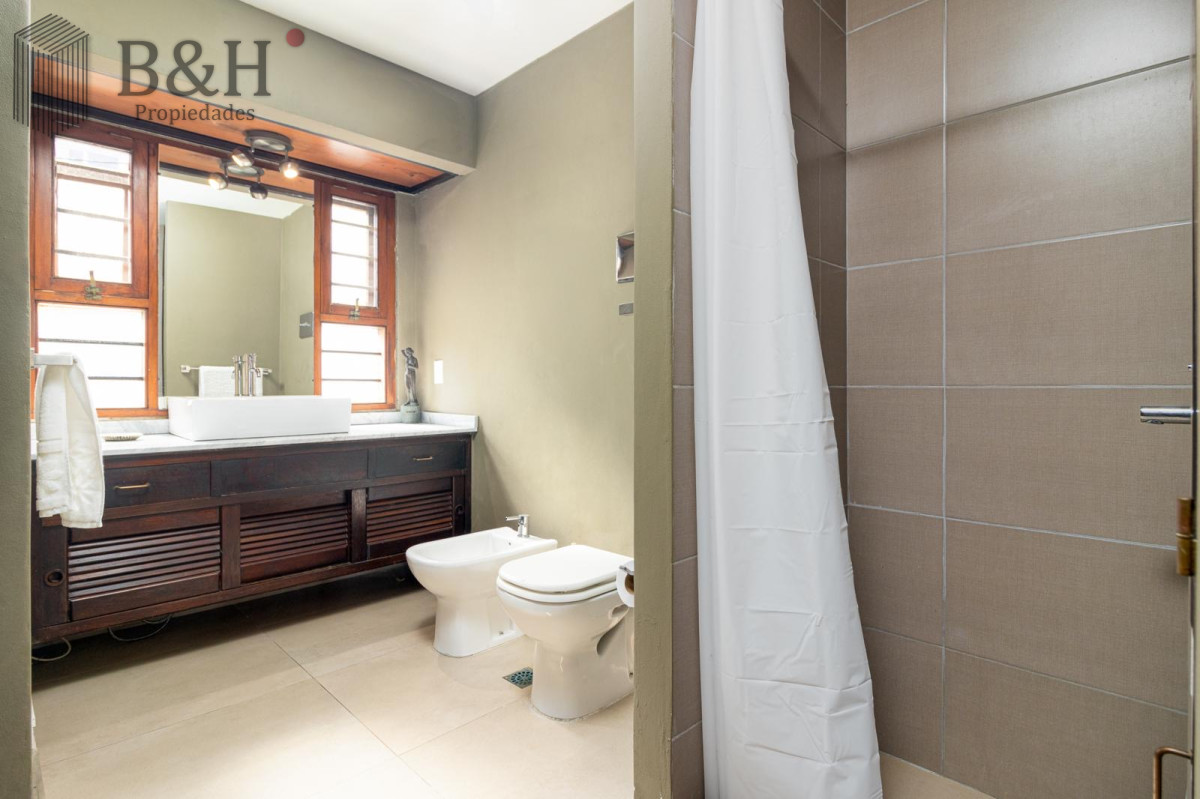 Casa ID.2158 - Gran Casa en Venta sobre el Mar de 5 Dormitorios y Dependencia en Península, Punta del Este