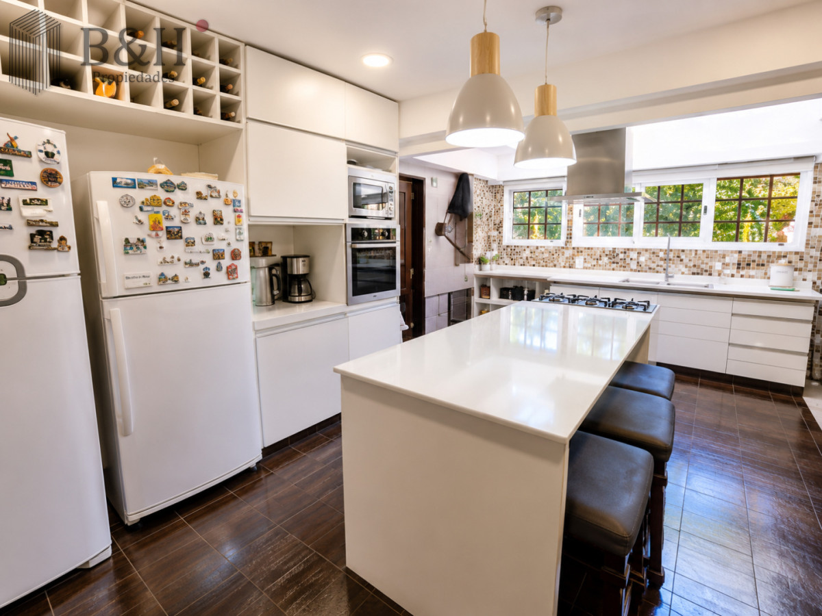 Casa ID.8106 - Moderna Casa de 4 Dormitorios con Piscina Climatizada y Barbacoa en Punta del Este