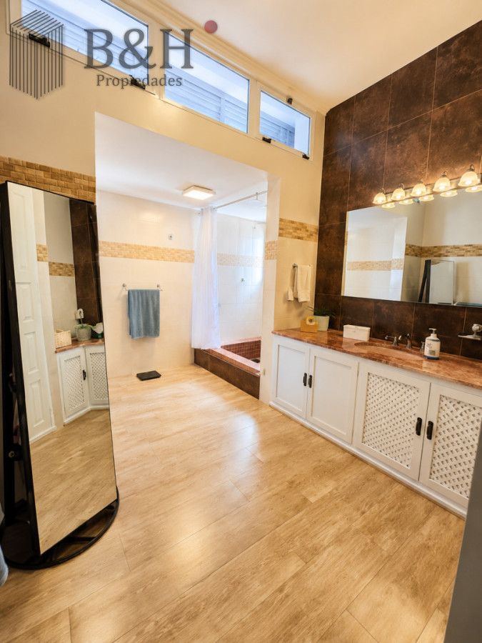 Casa ID.8106 - Moderna Casa de 4 Dormitorios con Piscina Climatizada y Barbacoa en Punta del Este