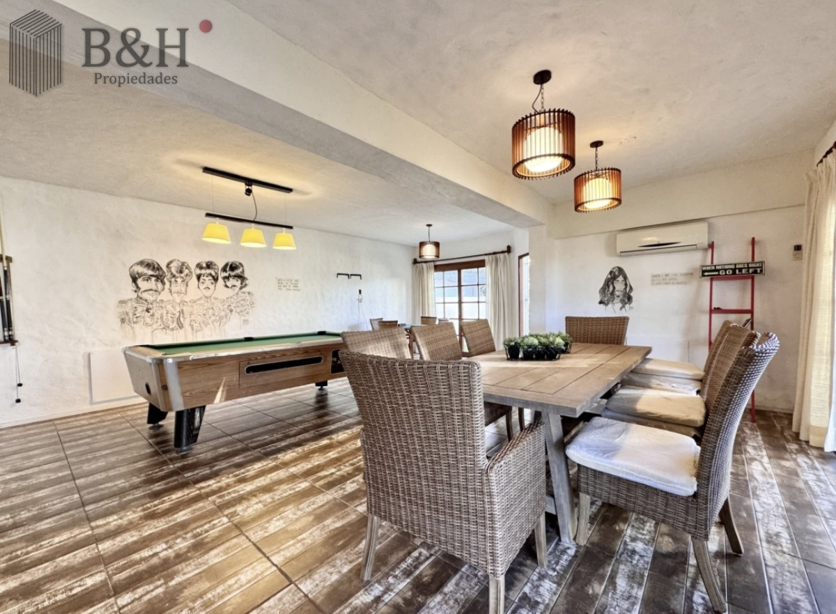 Casa ID.5406 - Moderna Casa de 4 Dormitorios en Playa Mansa a 150 metros del Mar