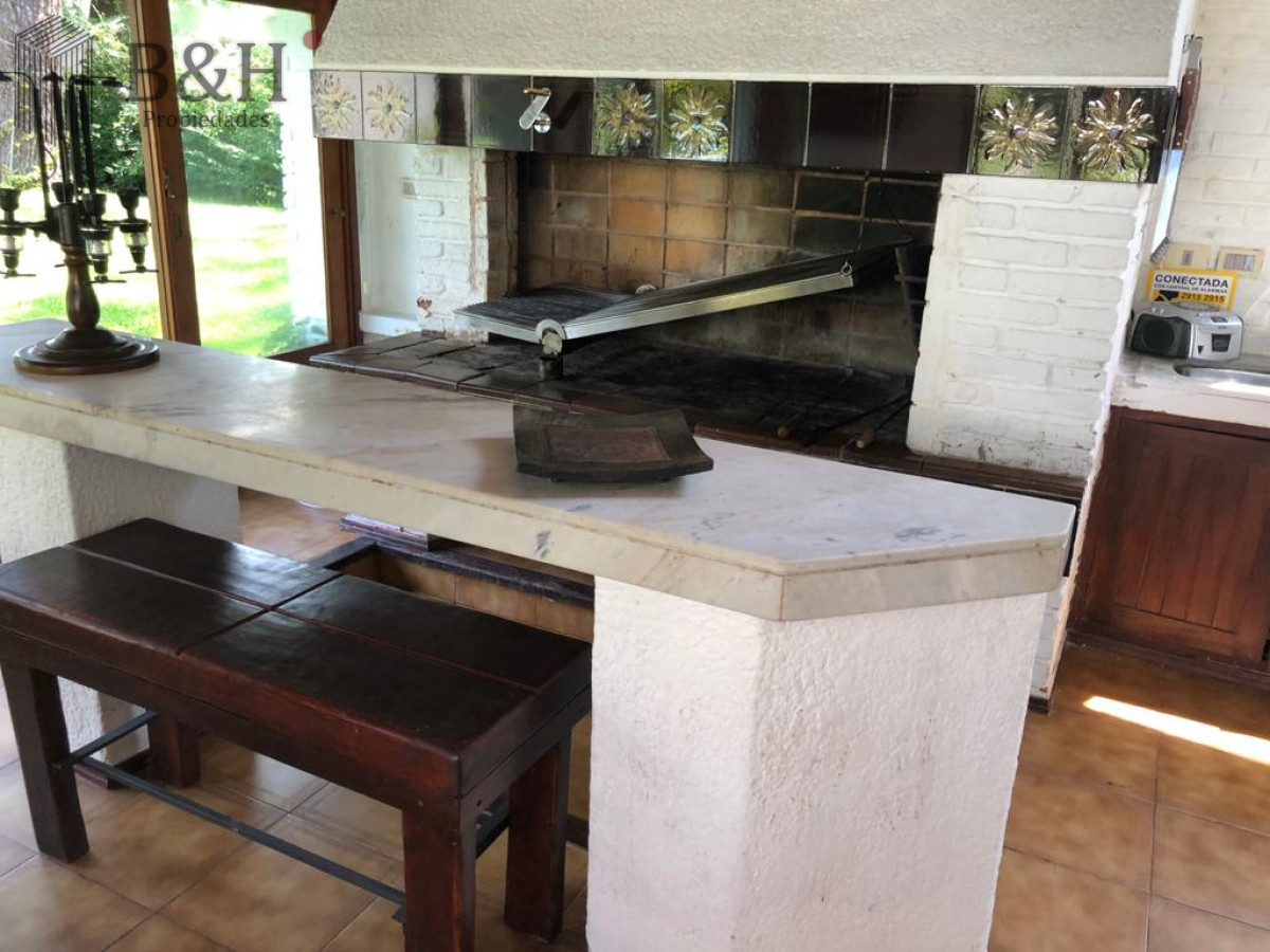 Casa ID.3348 - Excelente Casa de 7 Dormitorios, Piscina, Barbacoa y Dependencia en Punta del Este