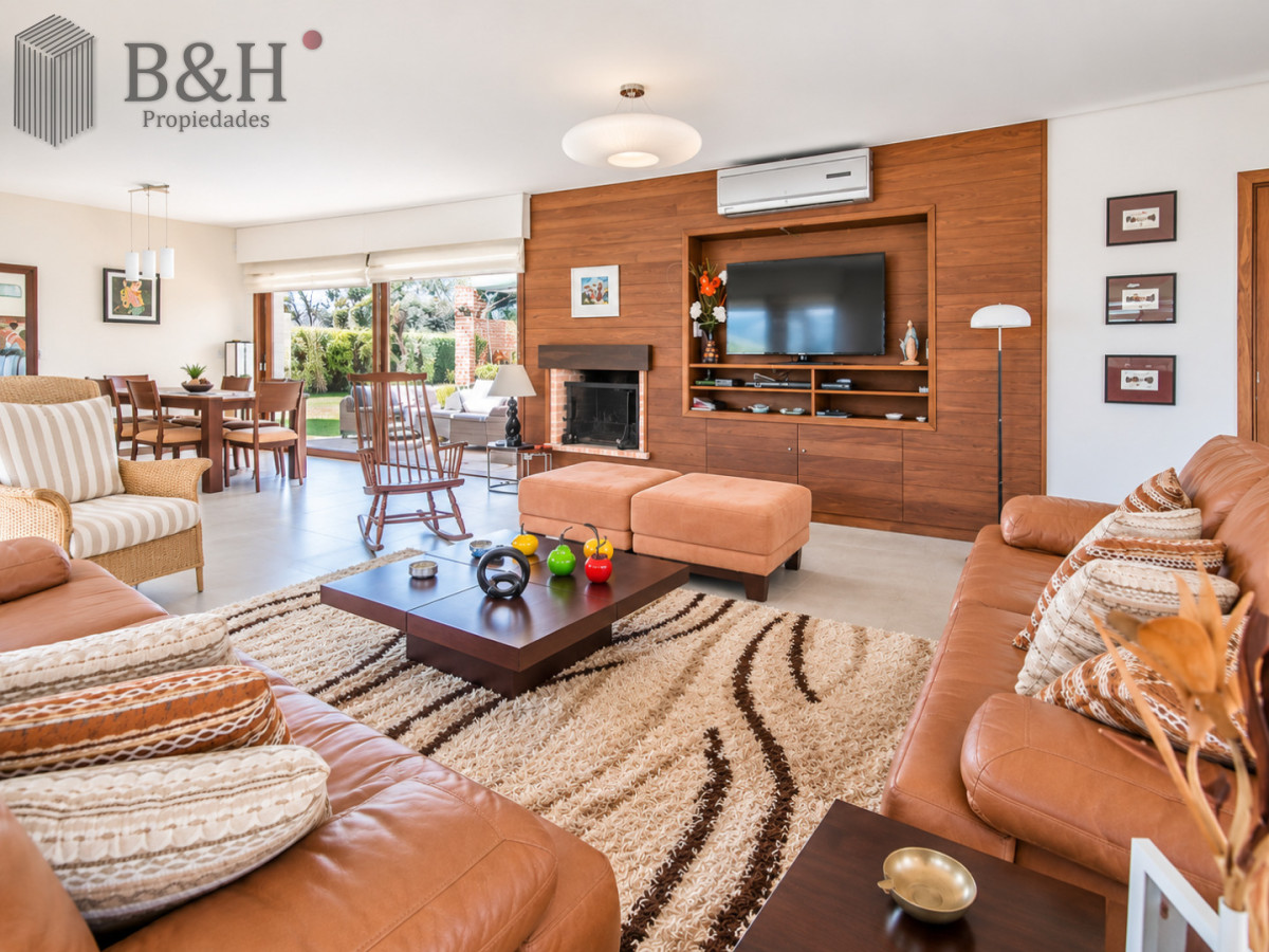 Casa ID.258 - Excelente Casa de 4 Dormitorios y Piscina a una Cuadra del Mar 