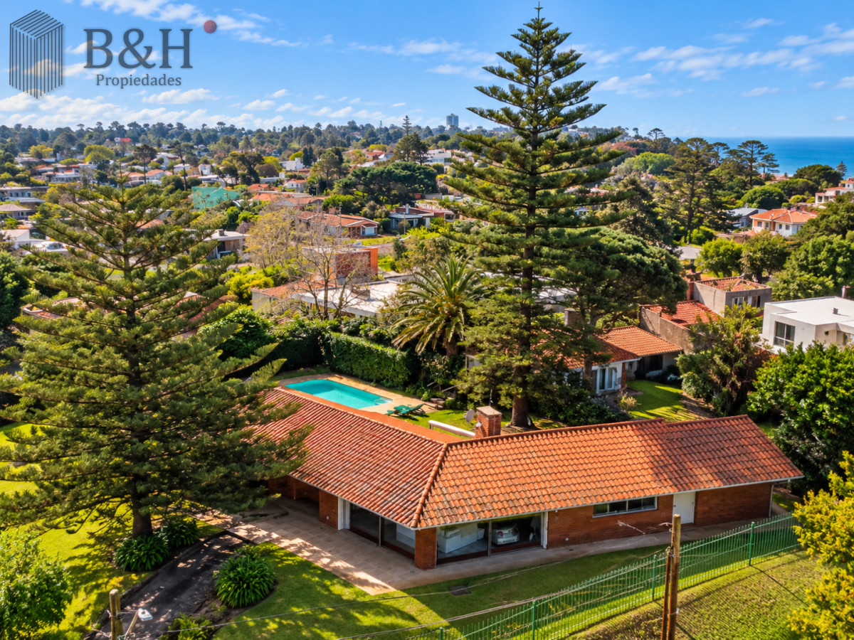 Casa ID.258 - Excelente Casa de 4 Dormitorios y Piscina a una Cuadra del Mar 