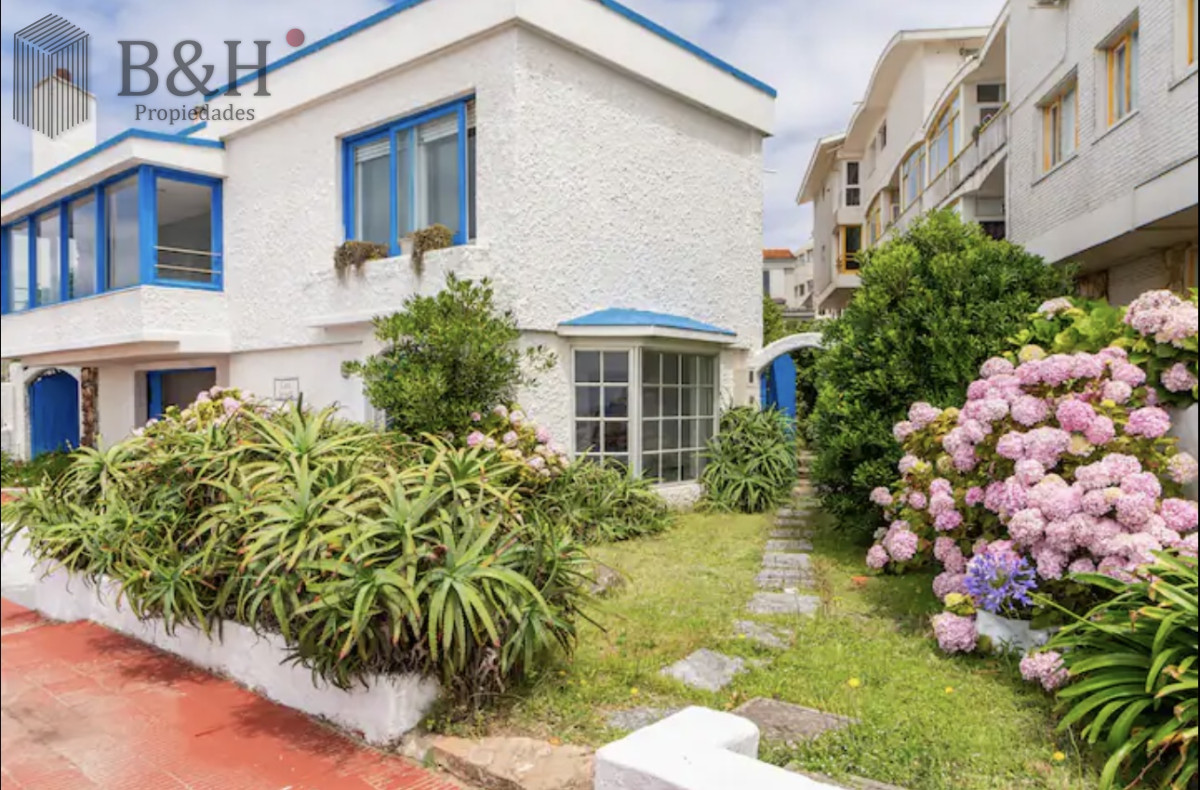 Casa ID.2158 - Gran Casa en Venta sobre el Mar de 5 Dormitorios y Dependencia en Península, Punta del Este