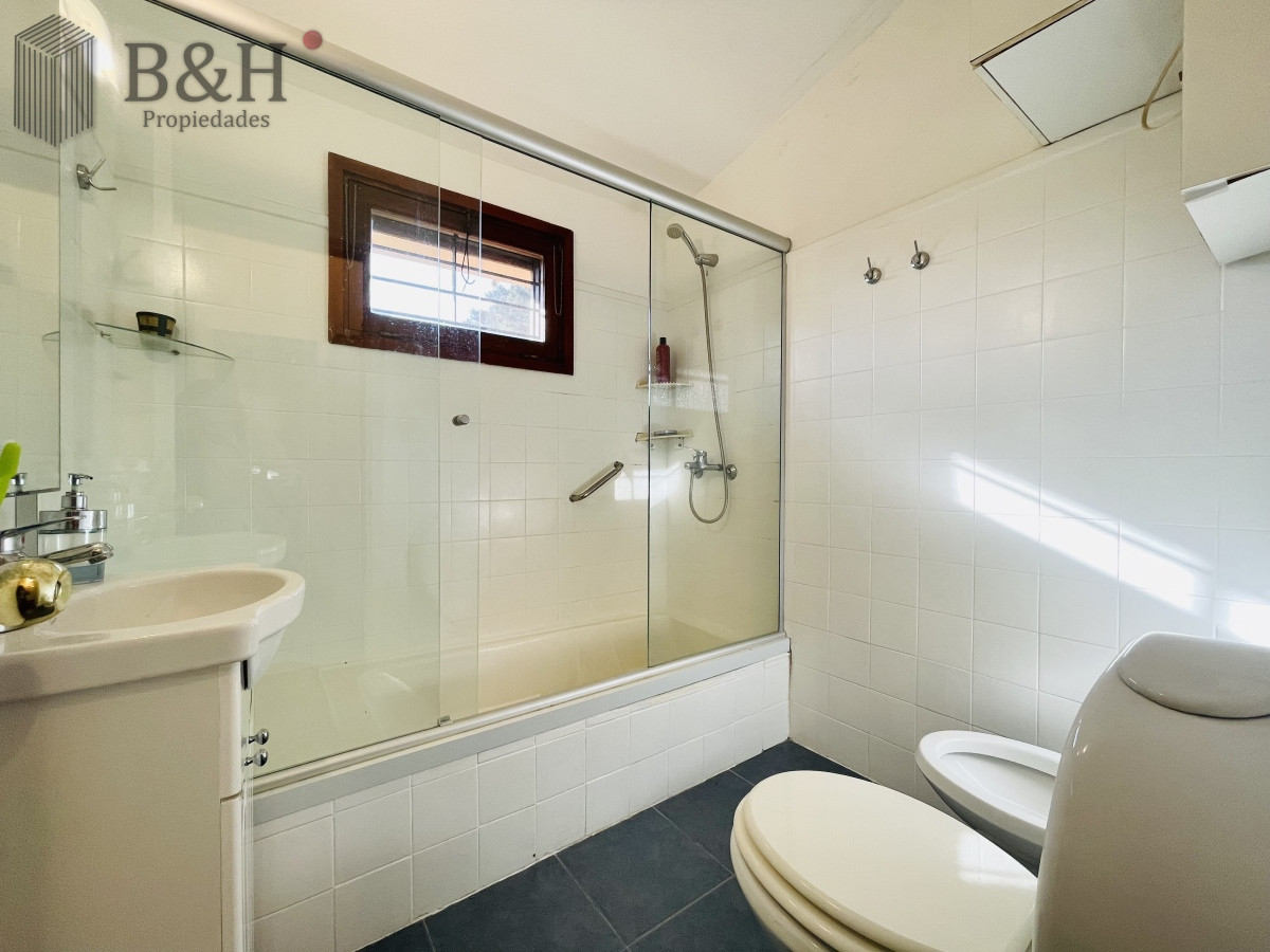 Casa ID.3364 - Casa de 3 Dormitorios y Piscina en Playa Mansa, Punta del Este