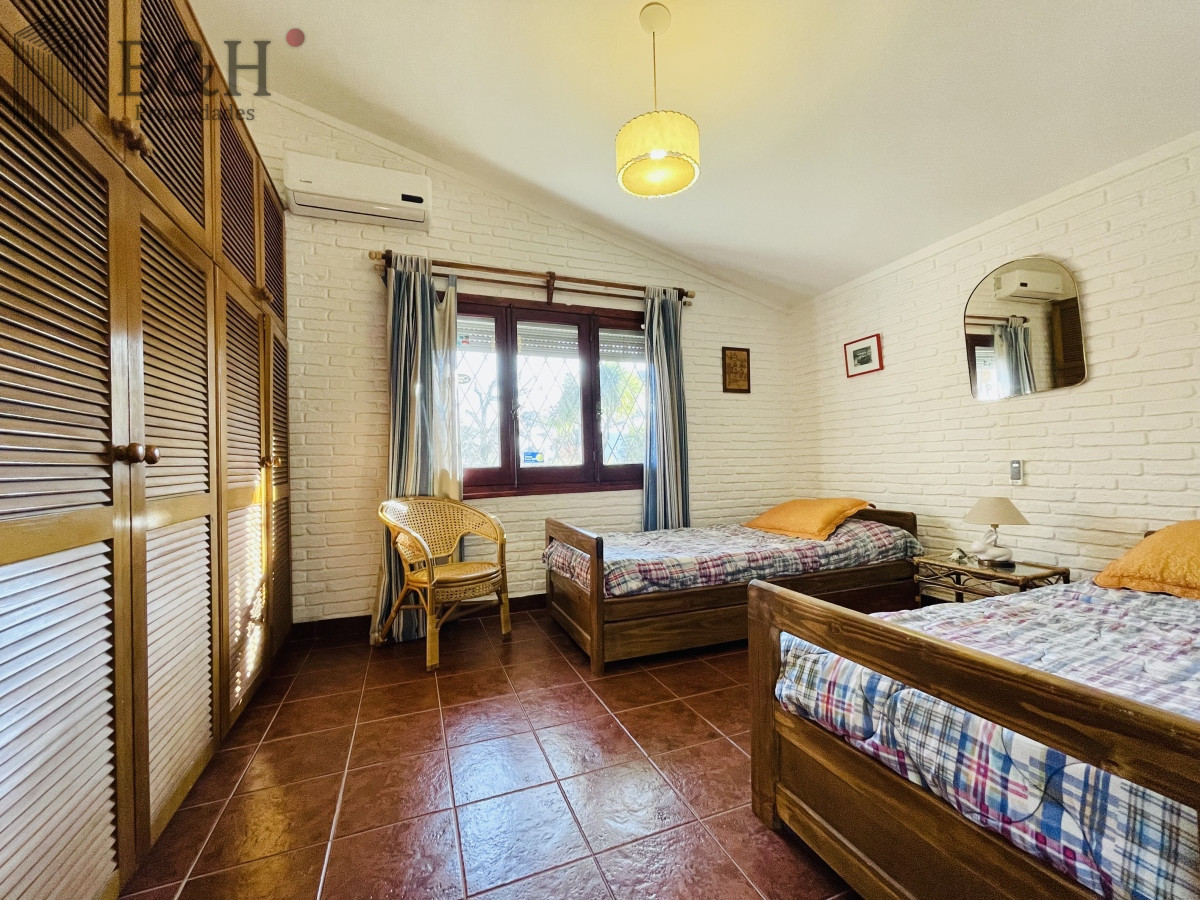 Casa ID.3364 - Casa de 3 Dormitorios y Piscina en Playa Mansa, Punta del Este
