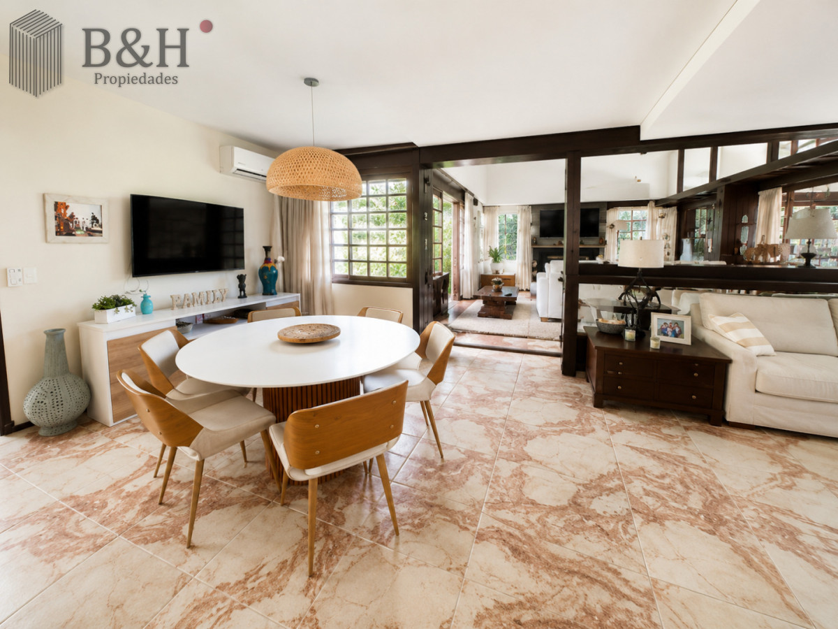 Casa ID.8106 - Moderna Casa de 4 Dormitorios con Piscina Climatizada y Barbacoa en Punta del Este