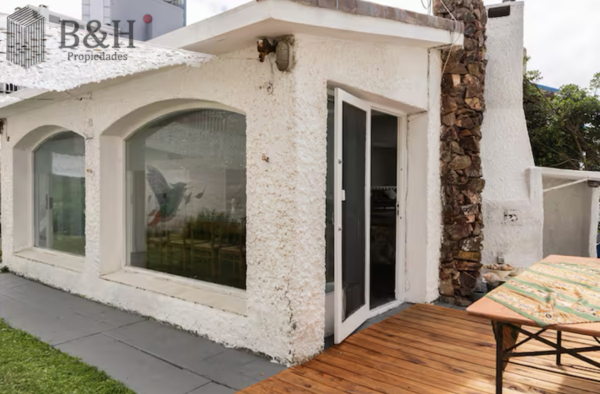 Casa ID.2158 - Gran Casa en Venta sobre el Mar de 5 Dormitorios y Dependencia en Península, Punta del Este