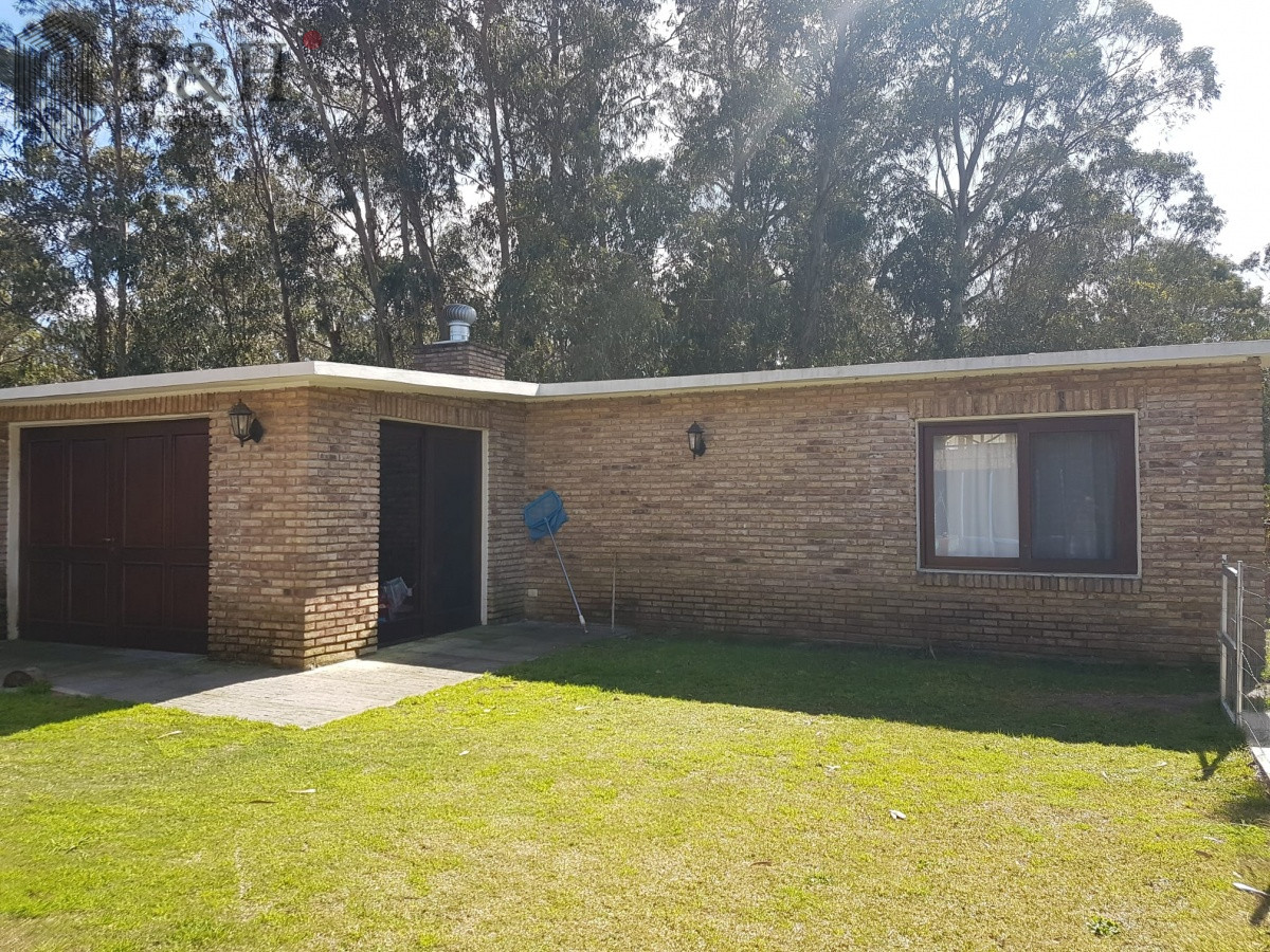 Casa ID.720 - Alquiler temporario de casa de tres dormitorios en barrio Jardines de Córdoba, Punta del Este