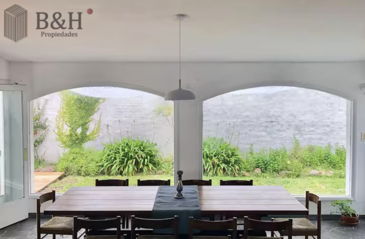 Casa ID.2158 - Gran Casa en Venta sobre el Mar de 5 Dormitorios y Dependencia en Península, Punta del Este