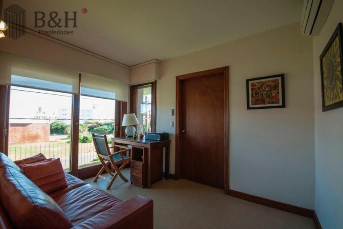 Casa ID.258 - Excelente Casa de 4 Dormitorios y Piscina a una Cuadra del Mar 