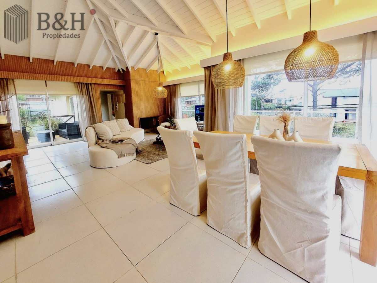 Casa ID.3987 - Excelente Casa de 6 Dormitorios y Piscina en Montoya, La Barra