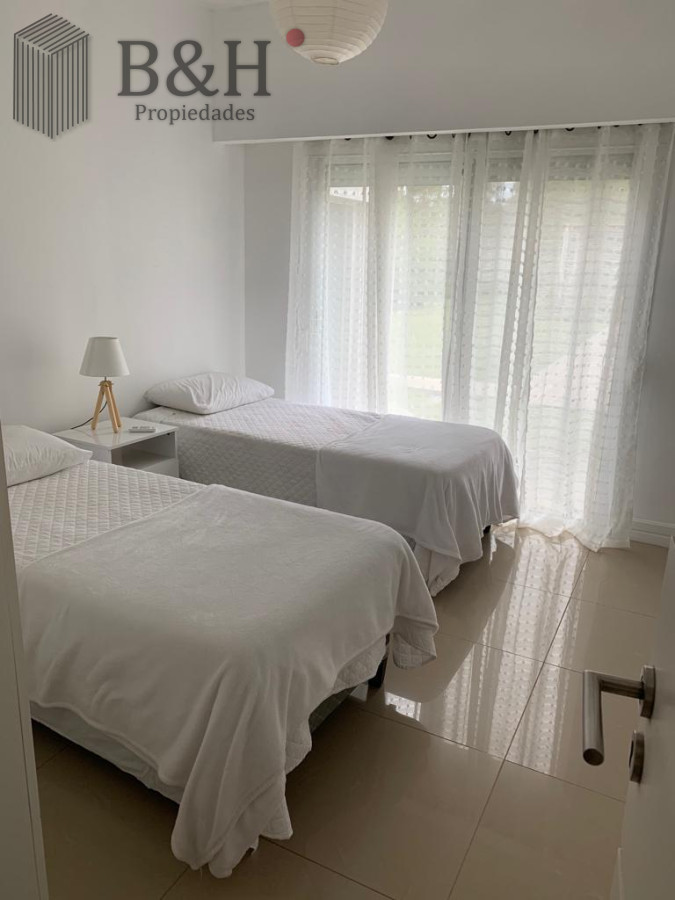 Casa ID.635 - Moderna Casa de 4 Dormitorios en el Golf - Punta del Este
