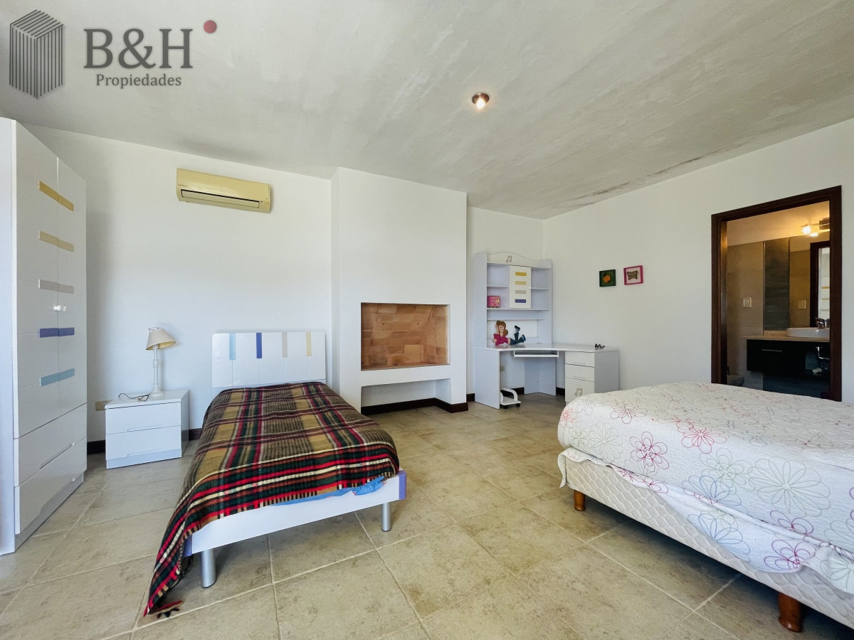 Casa ID.3363 - Muy Buena Casa de 5 Dormitorios y Piscina en Rincón del Indio, a Pocos Metros del Mar