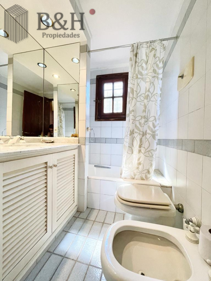 Casa ID.5645 - Excelente Casa de 4 Dormitorios en Playa Mansa - Punta del Este