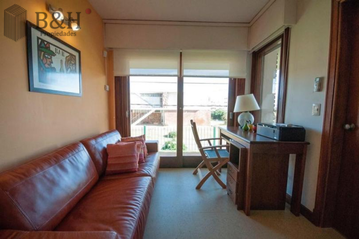 Casa ID.258 - Excelente Casa de 4 Dormitorios y Piscina a una Cuadra del Mar 