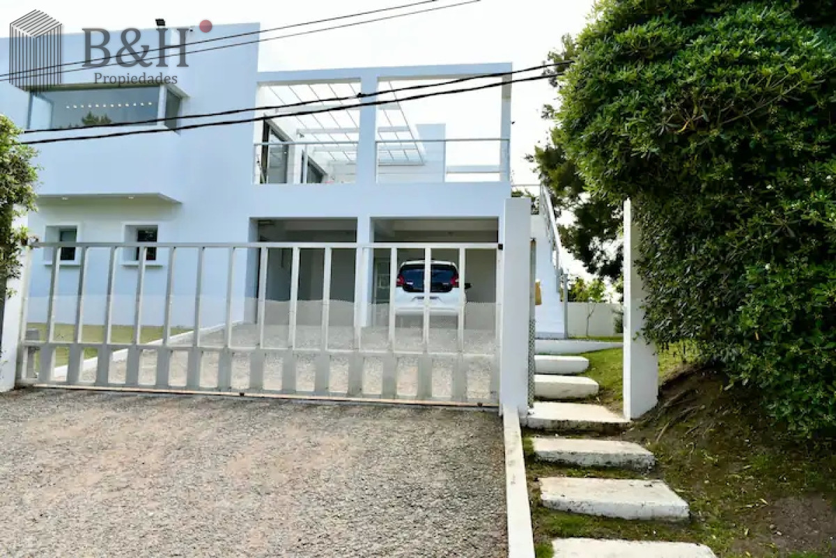 Casa ID.3197 - Excelente Casa de 4 Dormitorios y Piscina en Manantiales, Punta del Este