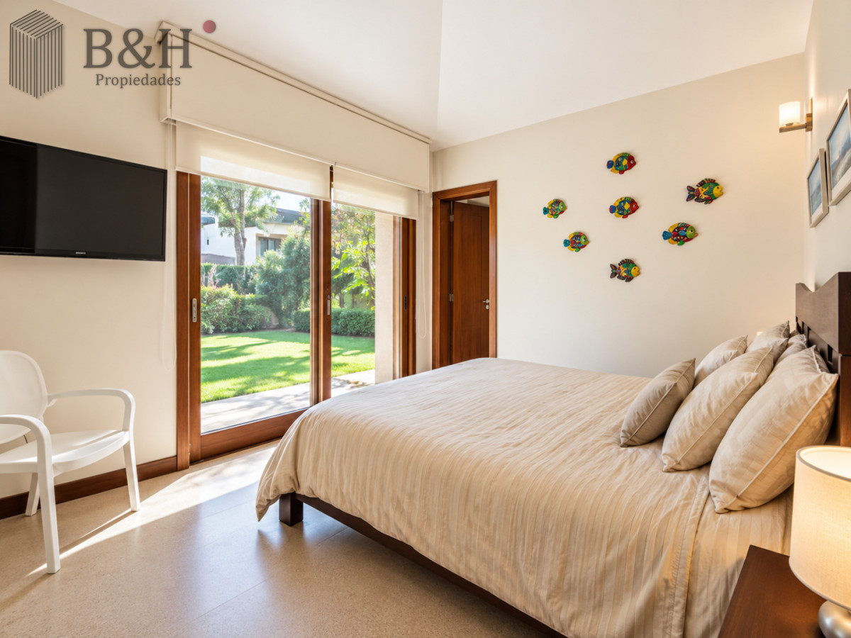 Casa ID.258 - Excelente Casa de 4 Dormitorios y Piscina a una Cuadra del Mar 