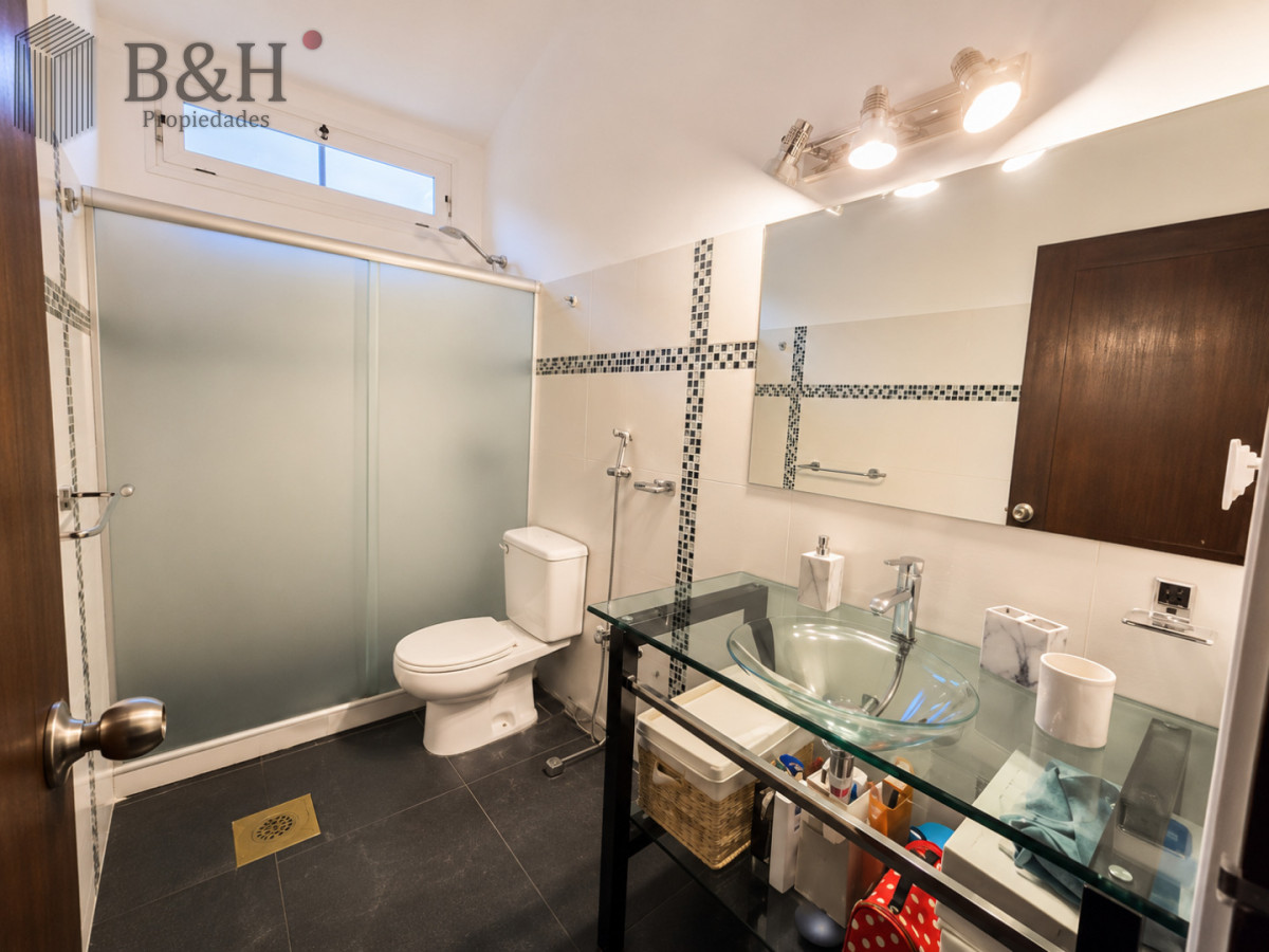 Casa ID.8106 - Moderna Casa de 4 Dormitorios con Piscina Climatizada y Barbacoa en Punta del Este
