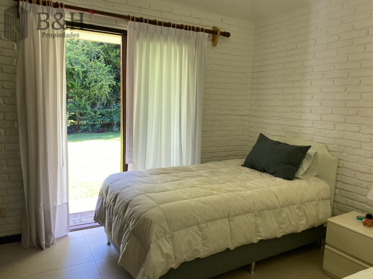 Casa ID.3246 - Alquiler temporario de casa de tres dormitorios con piscina en Barrio Lugano a pasos de Punta Shopping, Punta del Este