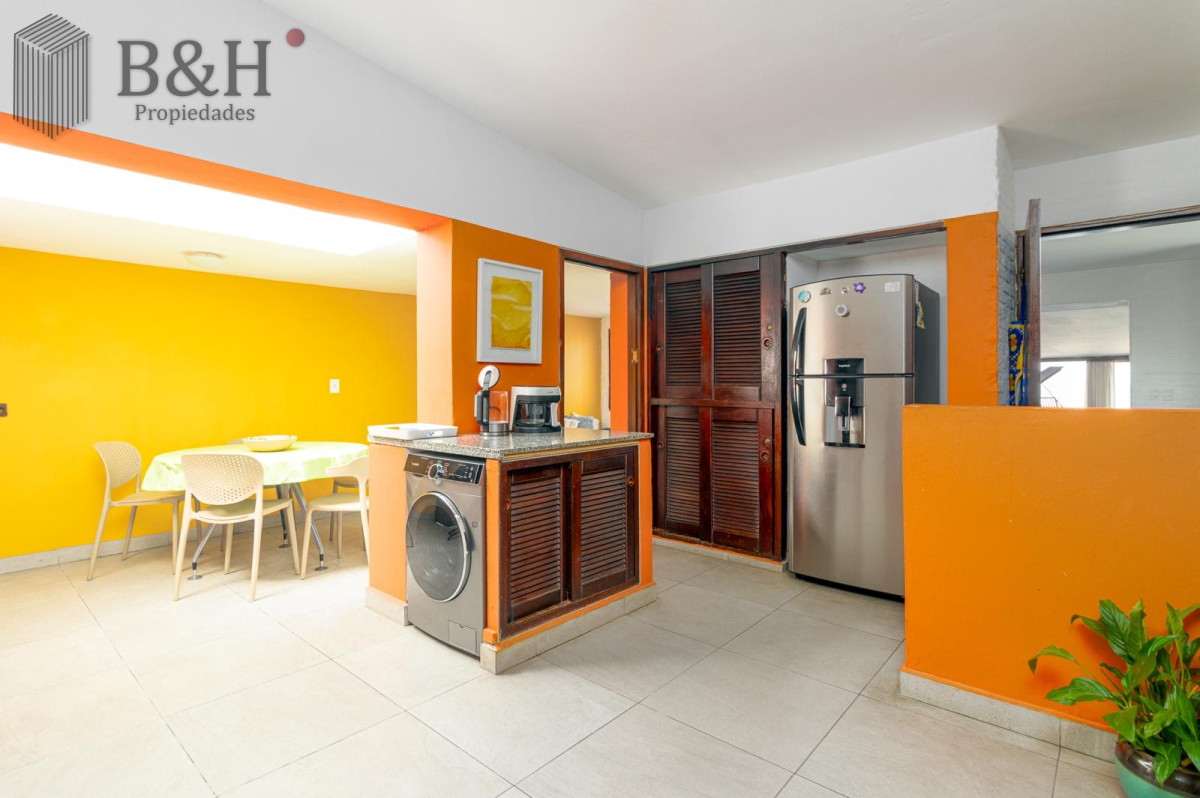 Casa ID.2158 - Gran Casa en Venta sobre el Mar de 5 Dormitorios y Dependencia en Península, Punta del Este