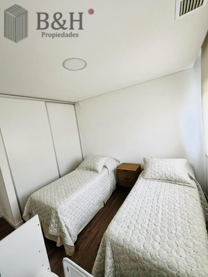Casa ID.3784 - Moderna Casa de 4 Dormitorios, Piscina Climatizada y Parrillero en Punta Ballena, Barrio Semi Privado