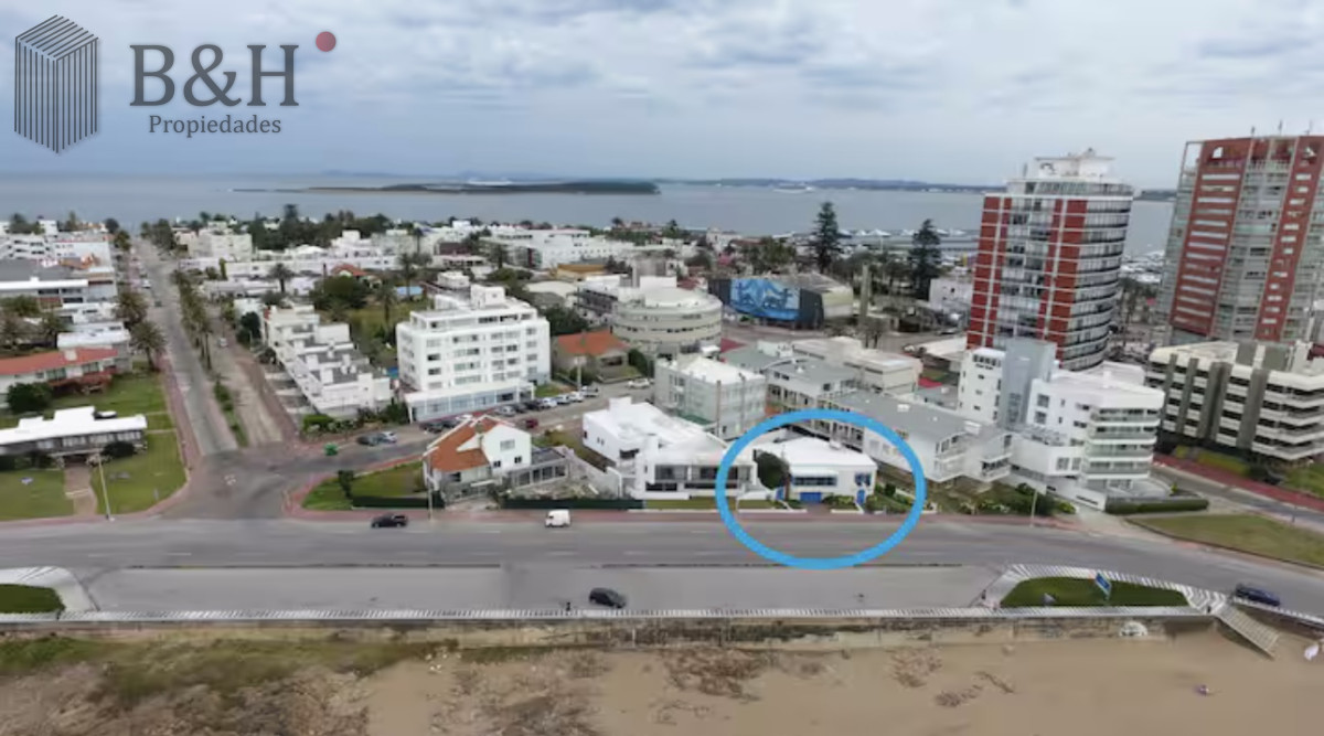 Casa ID.2158 - Gran Casa en Venta sobre el Mar de 5 Dormitorios y Dependencia en Península, Punta del Este