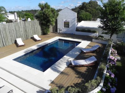 Excelente Casa de 6 Dormitorios y Piscina en La Barra, Venta y Alquiler