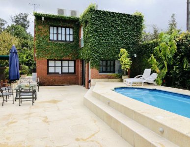 Alquiler temporario de casa con 3 Dormitorios con piscina y barbacoa en Jardines de Córdoba, Punta del Este