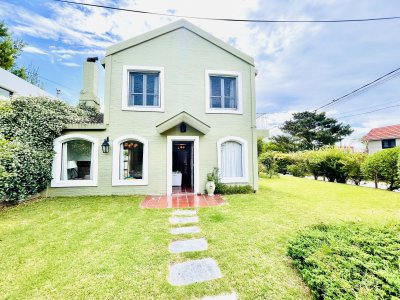 Casa de 4 Dormitorios en La Barra, Punta del Este