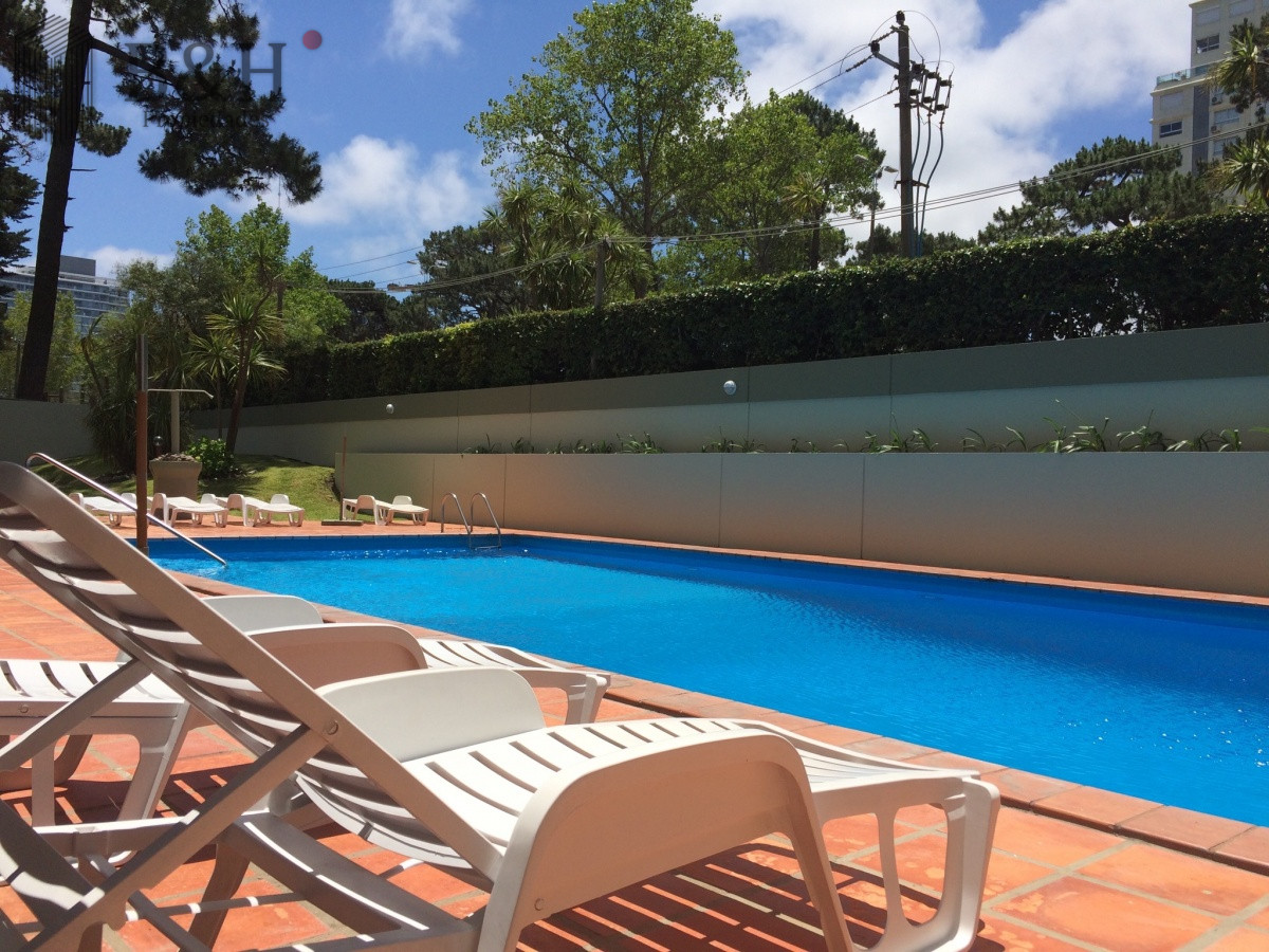Apartamento ID.6726 - Penthouse con vista al mar en Punta del Este, 2 Dormitorios, en Alquiler Anual