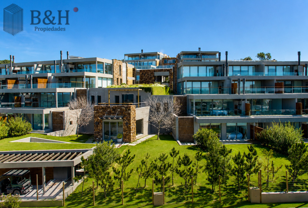 Apartamento ID.7754 - Apartamento de 3 Dormitorios, Parrillero de uso exclusivo y Jardín en Punta Ballena, Punta del Este