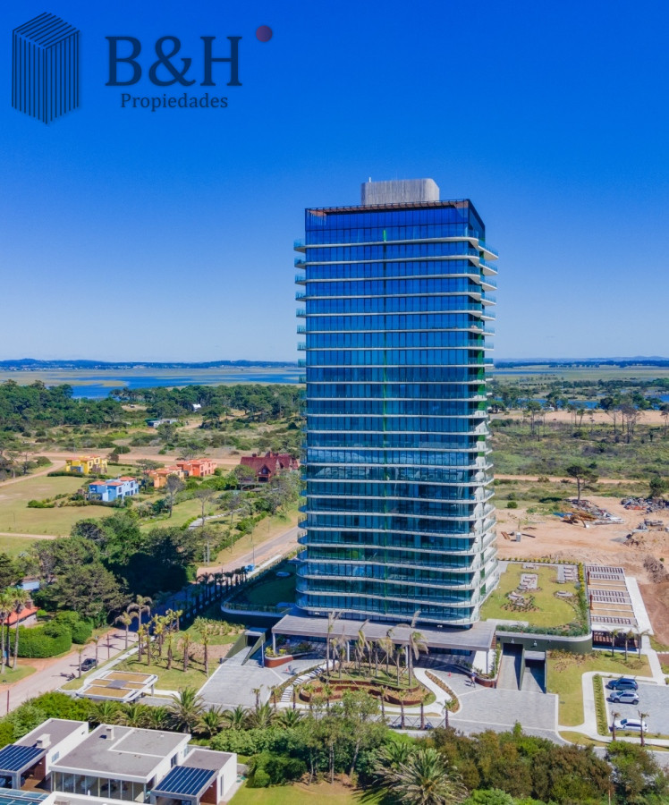 Apartamento ID.7669 - Espectacular Apartamento de 2 Dormitorios y Medio, piso alto, Torre Surfside, Punta del Este