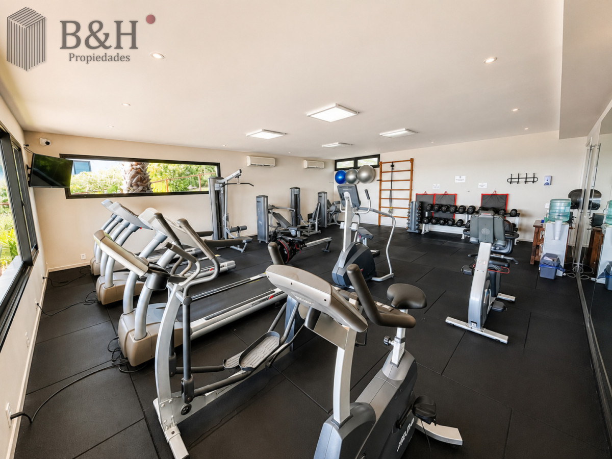 Apartamento ID.6472 - Excelente y amplio departamento duplex en venta de 3 dormitorios mas dependencia con parrillero, Punta Ballena