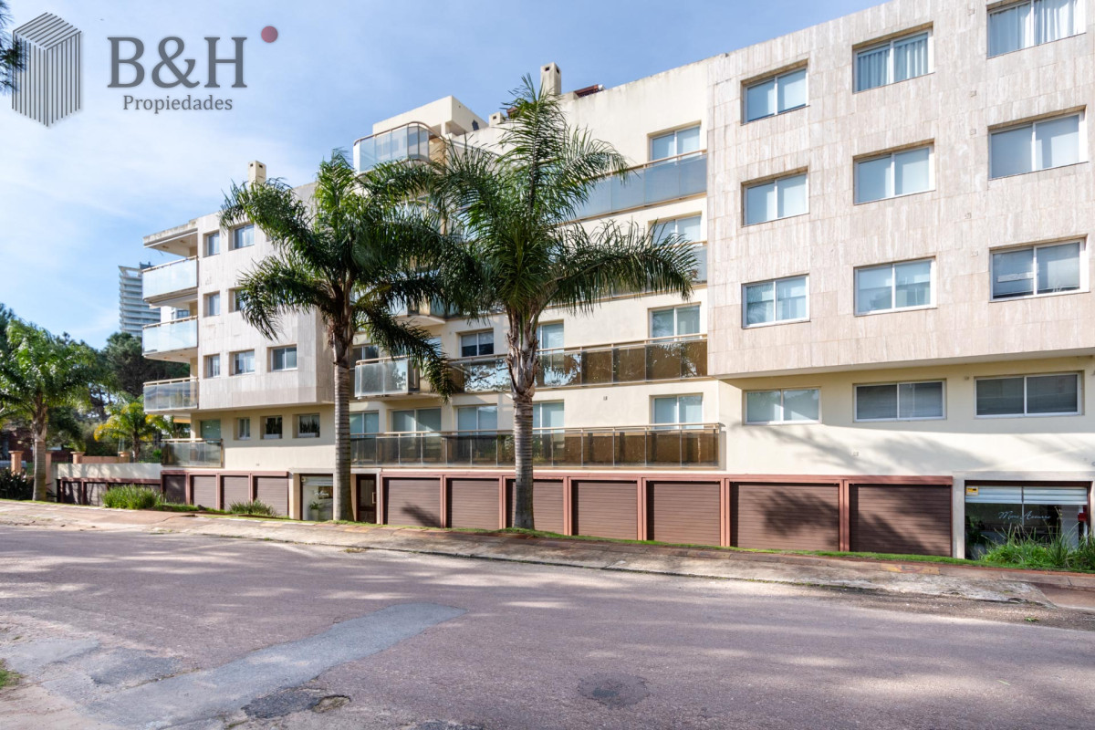 Apartamento ID.316 - Moderno Apartamento de 3 Dormitorios a Pocas Cuadras del Mar En Venta, Playa Brava