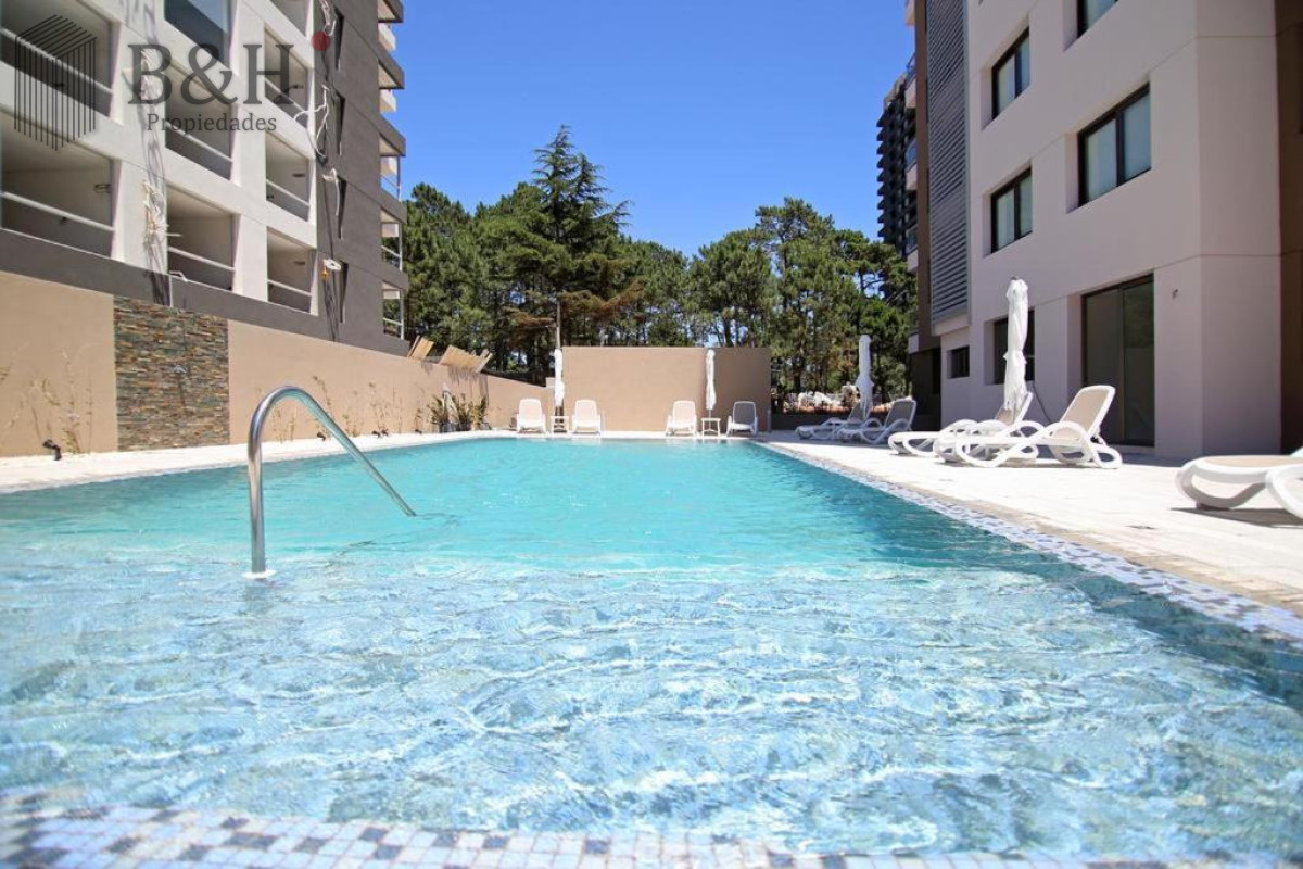 Apartamento ID.6935 - Apartamento moderno de 2 Dormitorios en Alquiler Anual sobre Roosevelt Punta del Este